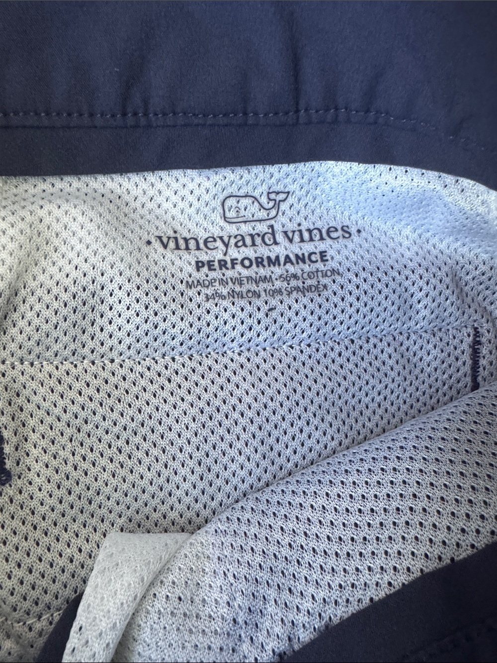 Vineyard Vines Women's Performance Shorts - Picture 2 of 4